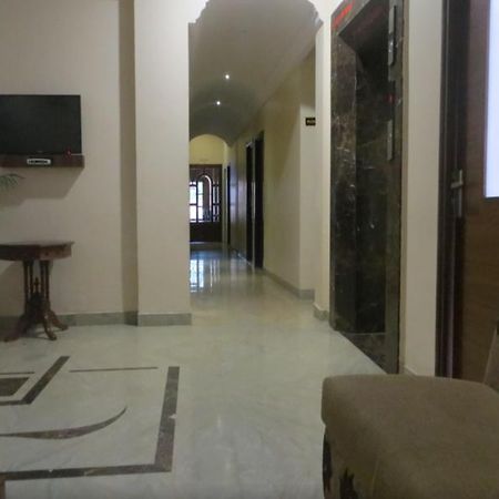 Hotel Sandhu Palace Джодпур Екстериор снимка