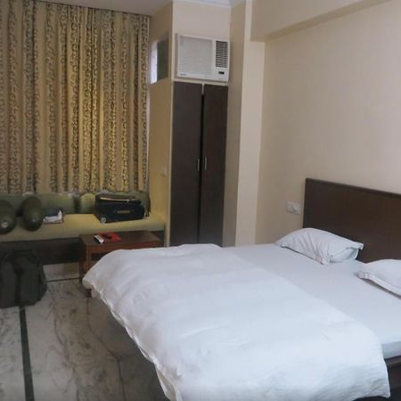 Hotel Sandhu Palace Джодпур Екстериор снимка